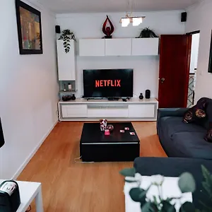 Family-friendly And Cozy 3-bedroom In Apartamento